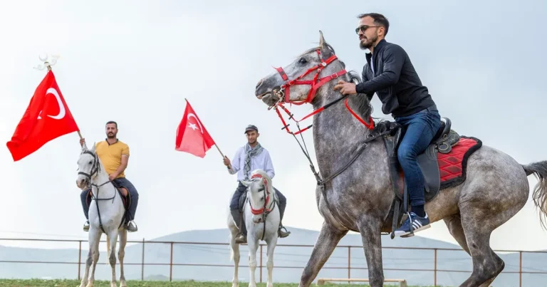 anadolu-selcuklu-fotograf-derneginden-atli-safari-keyfi-eUvvkyAB.webp