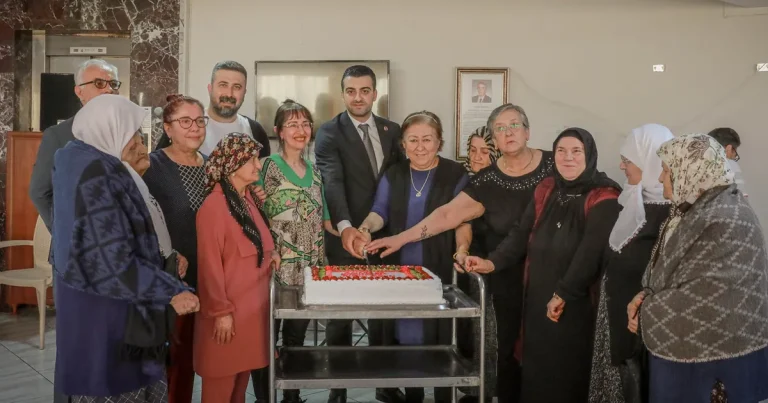 ankara-keciorende-huzurevi-sakinlerine-surpriz-ziyaret-Q8OuYaUj.webp
