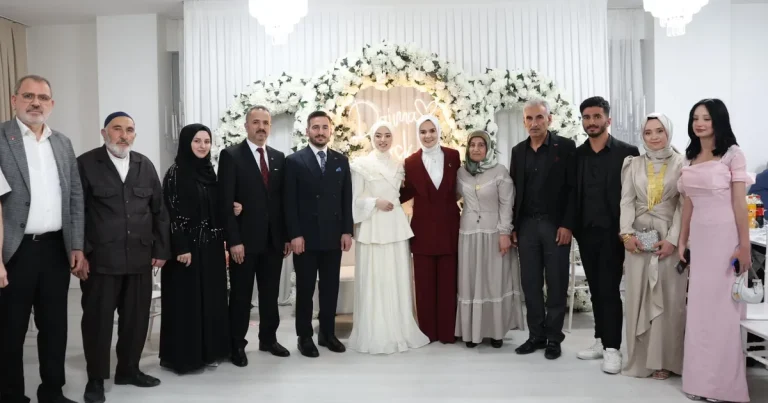 bakan-goktas-gence-kiz-istedi-pK6xS227.webp
