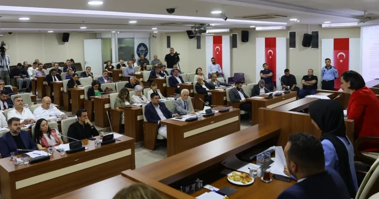 baskan-kinaydan-emek-ve-halk-vurgusu-xEsJKqba.webp