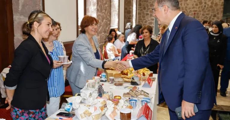 baskan-tugay-izmir-kadin-dostu-kent-olmayi-surdurecek-VJdCMstj.webp