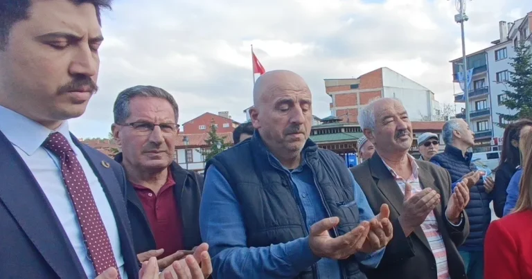 bilecik-pazaryerindehaci-adaylari-ugurlandi-ygEpHx8K.webp