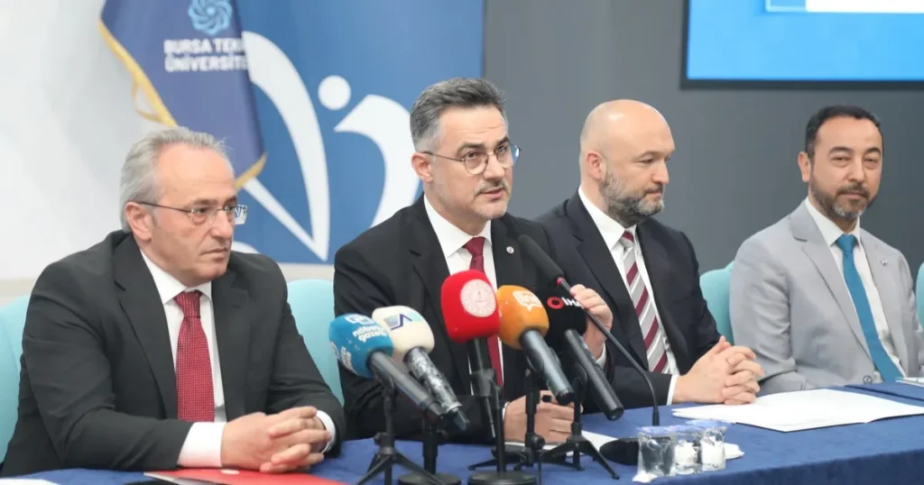 btuden-liselilere-iki-dev-proje-akademisyenler-okullarda-ogrenciler-universitede-wpS2Fxk2.webp