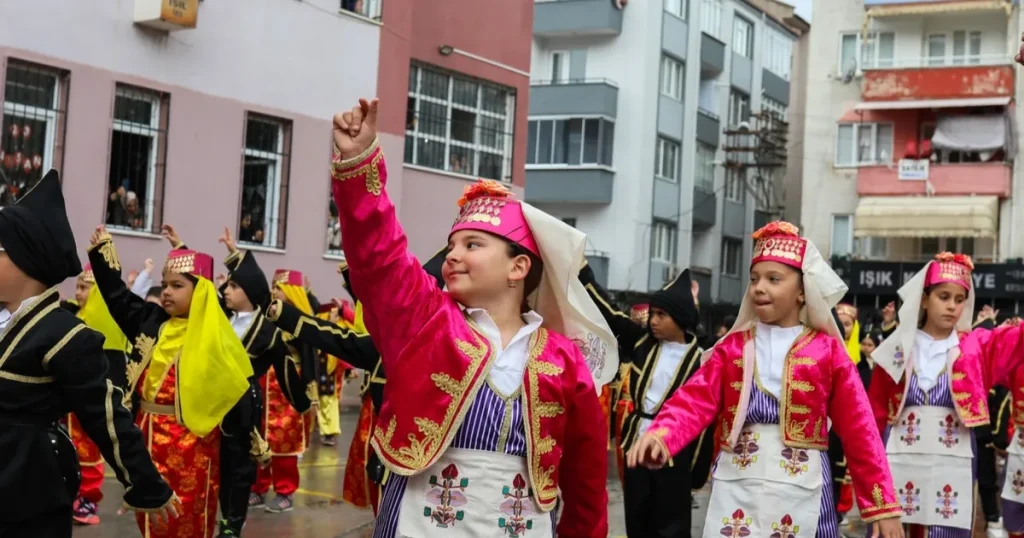 bursa-gemlikte-1470-ogrenci-sanatla-bulusuyor-ugOStSr1.webp