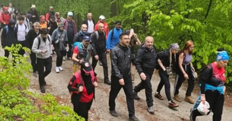 bursa-inegolde-19-mayis-doga-yuruyusu-ile-basladi-1dk3JJ6T.webp