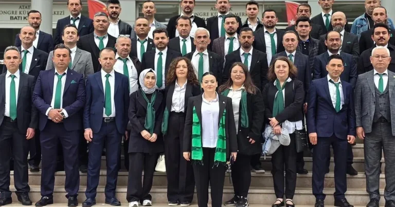 dagderde-ilk-kadin-baskan-derya-basak-b2hp25kF.webp