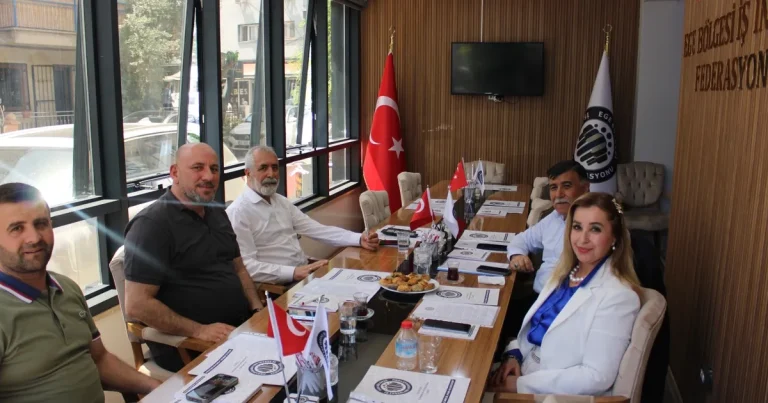 ege-bolgesi-is-insanlari-federasyonunda-yatirim-potansiyeli-degerlendirildi-rheGHI1r.webp