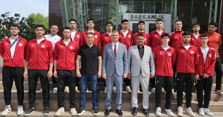 golcuklu-voleybolcularin-hedefi-turkiye-sampiyonasi-9hUByxpH.webp