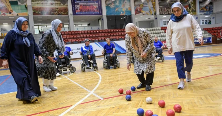 izmir-boccia-takiminin-gorunmez-kahramanlari-fedak-r-anneler-cocuklarin-en-buyuk-destekcisi-jQW6KQVO.webp