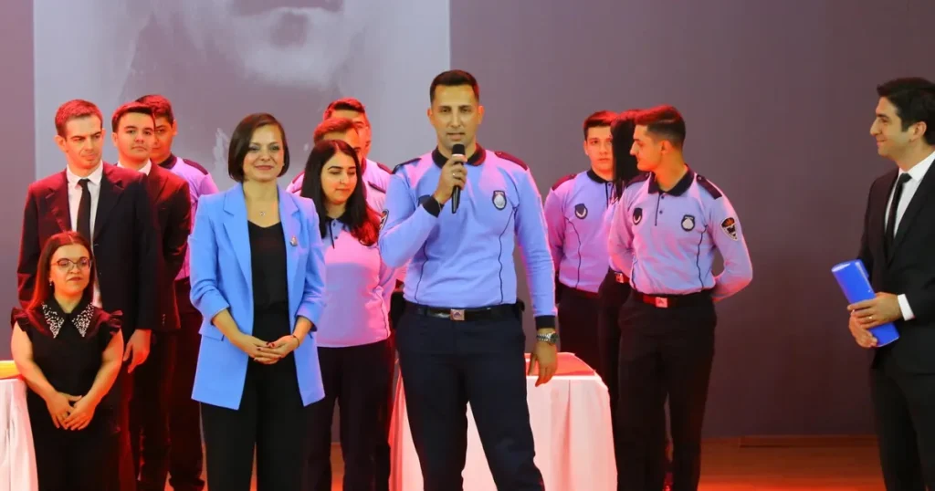 izmir-karabaglarda-aday-memurlar-yemin-etti-8bWN2JBk.webp