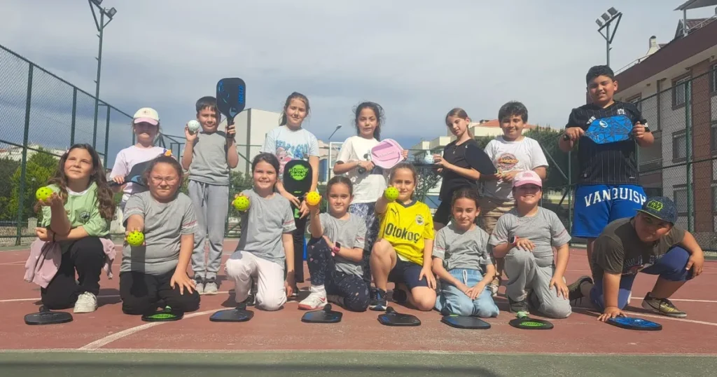 izmirde-pickleball-ligi-heyecani-q2Q6ZB9l.webp