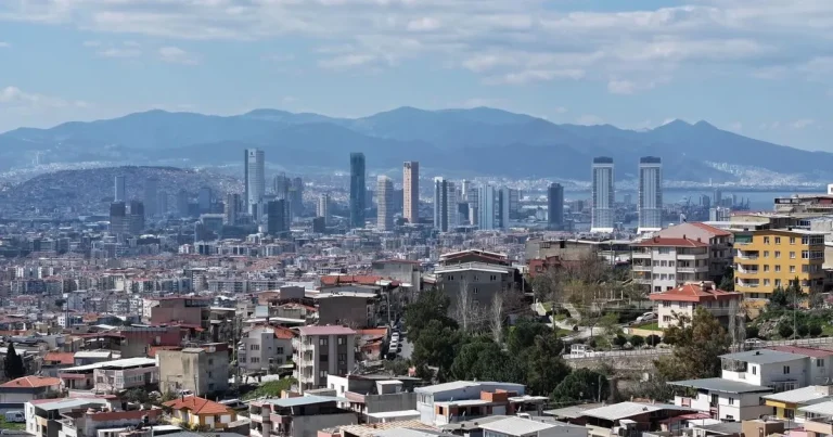 izmirin-deprem-ve-heyelan-riski-arastiriliyor-XBQY7Lzr.webp