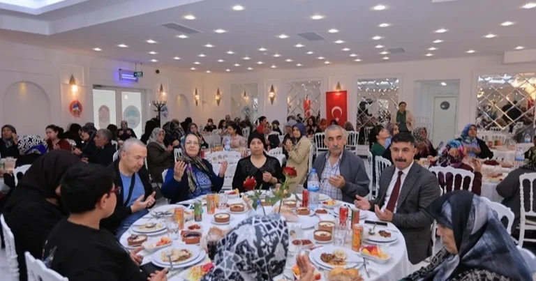kayseri-buyuksehir-sehit-ve-gazi-annelerini-agirladi-lDaA7Xlv.webp