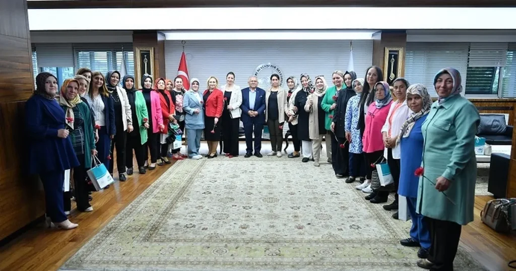 kayseri-buyuksehirden-kadin-muhtarlara-anneler-gunu-toplantisi-EzE81Btx.webp