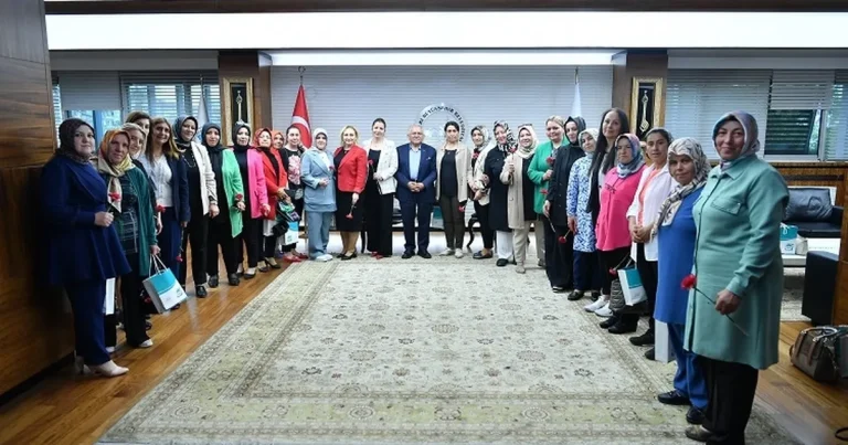 kayseri-buyuksehirden-kadin-muhtarlara-anneler-gunu-toplantisi-EzE81Btx.webp