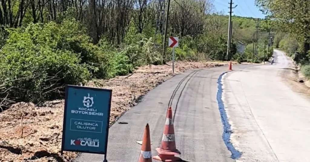 kocaeli-gebze-koylerinde-hummali-yol-calismasi-suruyor-6yjtQp8Z.webp