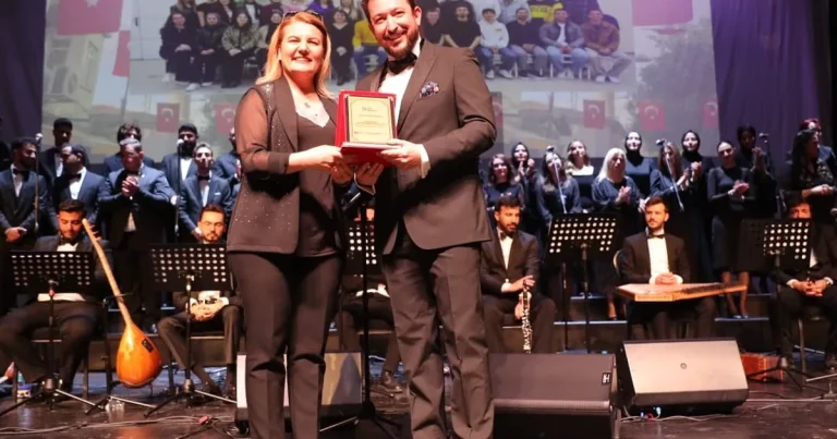 kocaeli-izmitte-halk-muzigi-coskusu-yasandi-UIes1GLR.webp