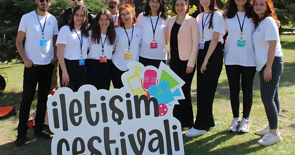kocaelide-iletisim-ogrencileri-bulusuyor-OHIf8zms.webp