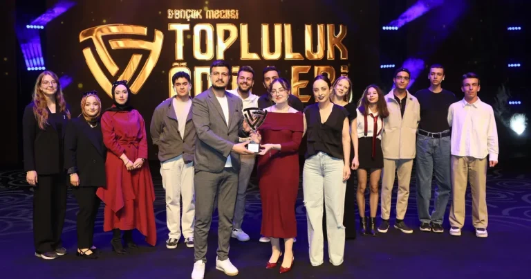 konya-genclik-meclisi-odullendirdi-RLhaWXgj.webp