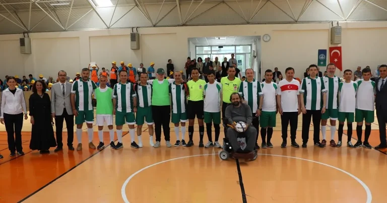 konya-karatayda-ozel-ogrenciler-futsalda-ter-doktu-gwRx86VT.webp