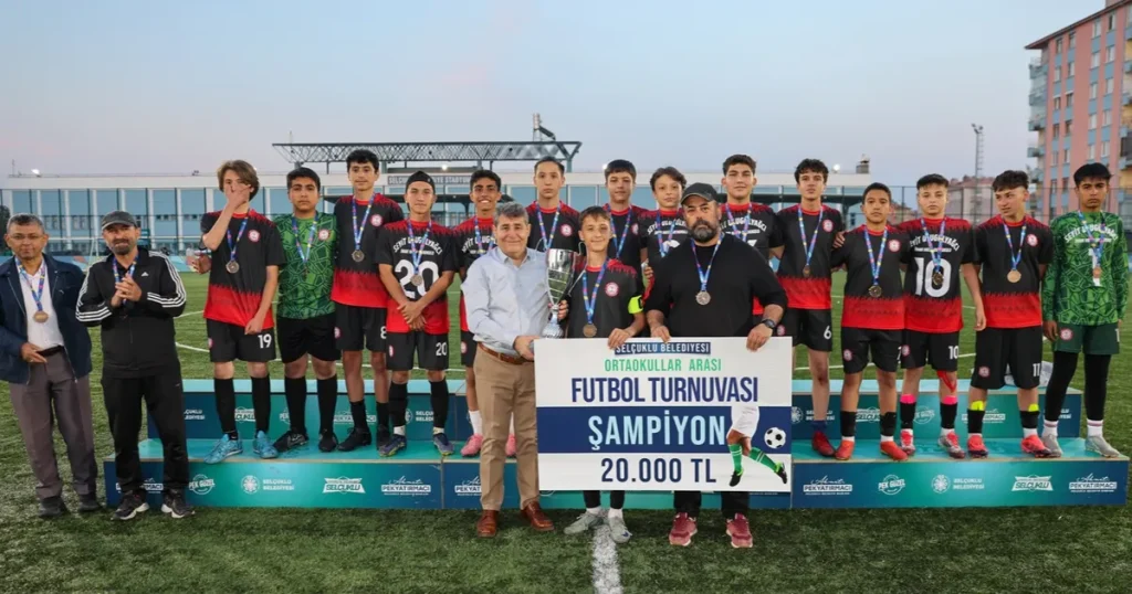 konya-selcukluda-ortaokullarin-futbol-heyecani-JlfzZflH.webp