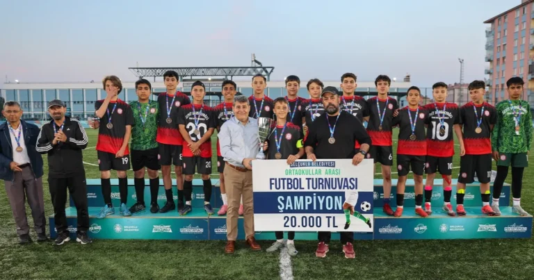 konya-selcukluda-ortaokullarin-futbol-heyecani-JlfzZflH.webp