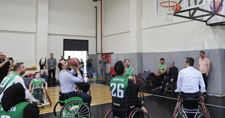 konyada-tekerlekli-sandalyede-pota-heyecani-KYyxT2XU.webp