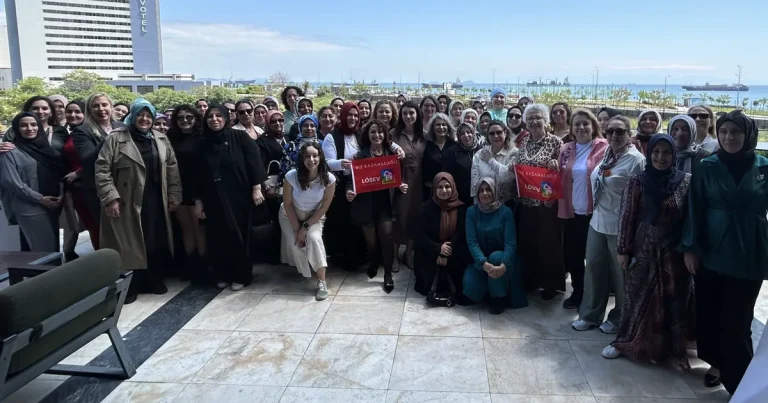 losev-istanbul-anneler-gununu-kutladi-VK9KgZGg.webp