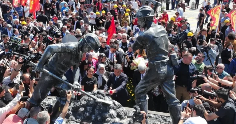 manisa-somada-maden-sehitleri-anma-toreni-duzenlendi-g8dFrSLS.webp