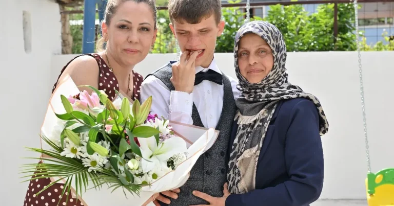 manisada-anneler-gununde-mutlu-eden-destek-sHhpaFJr.webp
