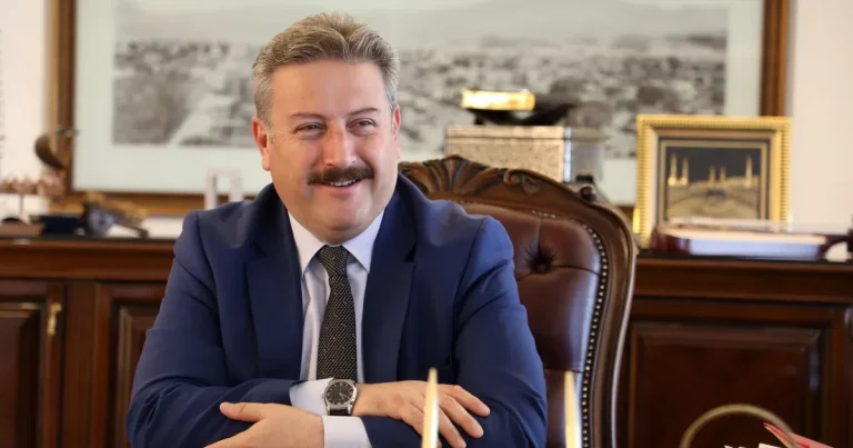 mustafa-palancioglundan-anneler-gunu-mesaji-krDJplRY.webp