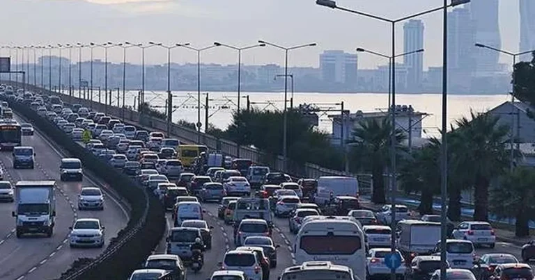 nisanda-191-bin-983-tasit-trafige-katildi-toplam-tasit-sayisi-32-milyona-yaklasti-zcpZZE2T.webp