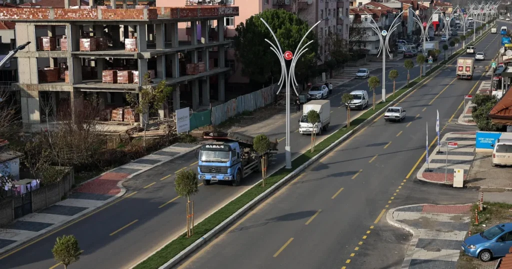 sakarya-buyuksehirden-sehrin-dort-bir-yanina-yesil-dokunus-aPeKeIlE.webp