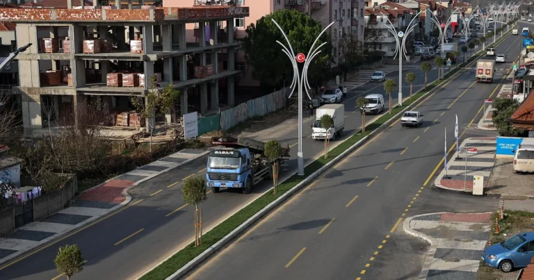 sakarya-buyuksehirden-sehrin-dort-bir-yanina-yesil-dokunus-aPeKeIlE.webp