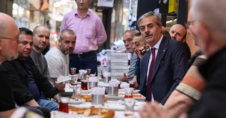 sakarya-uzuncarsida-baskan-alemdar-kunduraci-esnafiyla-bulustu-tH7AGsYj.webp