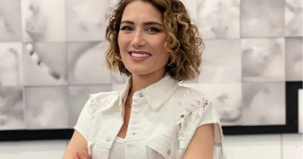 sema-ozevin-sanatin-yeni-dilini-teknolojiyle-kodluyorum-Dc1JvZEX.webp