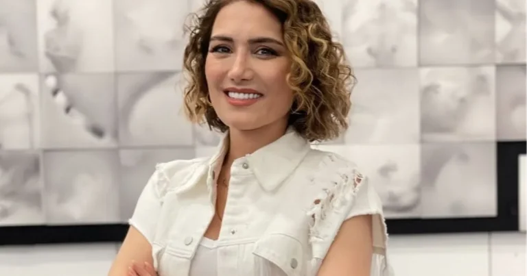 sema-ozevin-sanatin-yeni-dilini-teknolojiyle-kodluyorum-Dc1JvZEX.webp