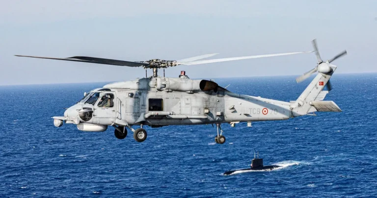 sh-70-helikopteri-denize-acil-inis-yapti-gKYpvCVP.webp