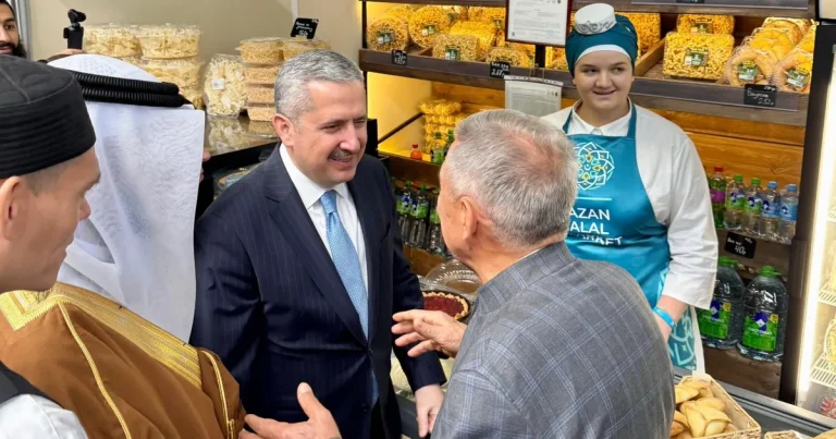 ticaret-bakan-yardimcisi-kazan-helal-market-fuarinda-KzRCGuWL.webp